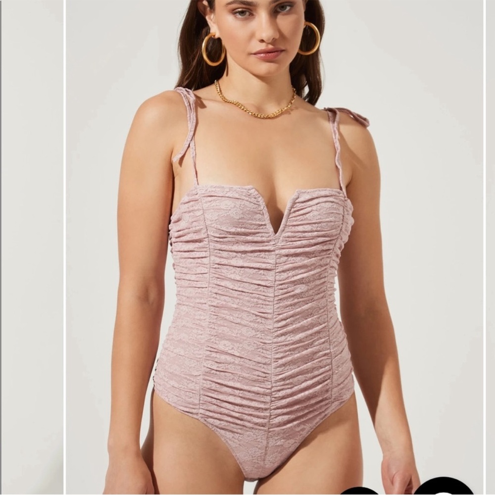 Astr Pink Lace Bodysuit - Picture 4 of 10